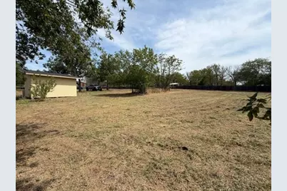707 W Madison Street, Elgin, TX 78621 - Photo 2