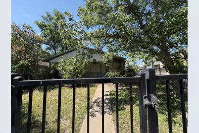 2001 E 10th Street, Austin, TX 78702 - Photo 2