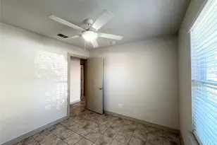 2001 E 10th St, Austin, TX 78702 - Photo 16