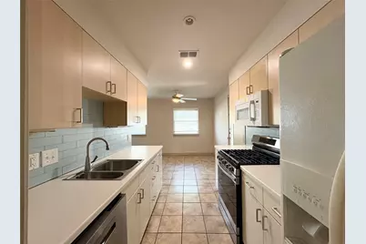 2001 E 10th Street, Austin, TX 78702 - Photo 8