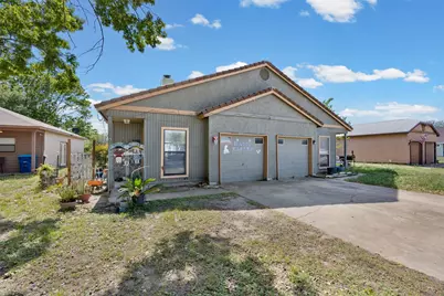 911 Crockett Street, Lockhart, TX 78644 - Photo 2