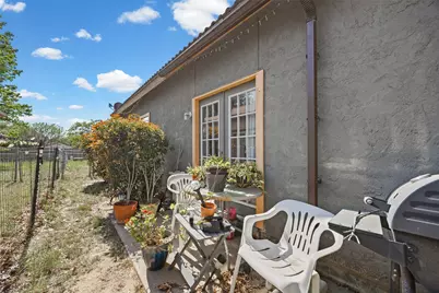 911 Crockett Street, Lockhart, TX 78644 - Photo 30