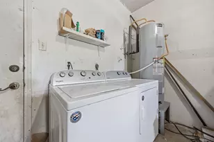 911 Crockett St, Lockhart, TX 78644 - Photo 28