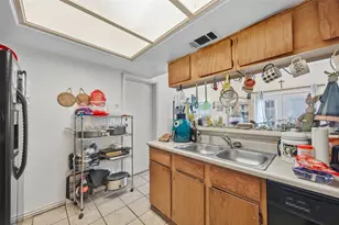 911 Crockett St, Lockhart, TX 78644 - Photo 18