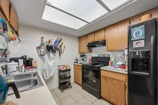 911 Crockett St, Lockhart, TX 78644 - Photo 14