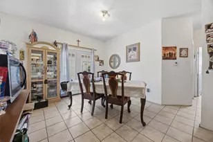 911 Crockett St, Lockhart, TX 78644 - Photo 10