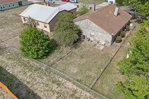 911 Crockett St, Lockhart, TX 78644 - Photo 38