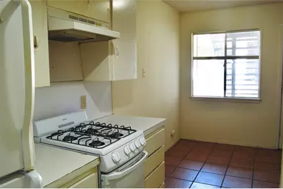 2610 Salado St Street #110, Austin, TX 78705 - Photo 12