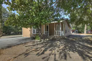 512 Valley St, San Marcos, TX 78666 - Photo 2