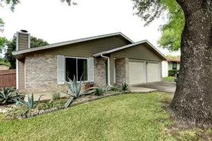 11108 Applewood Dr, Austin, TX 78758 - Photo 2
