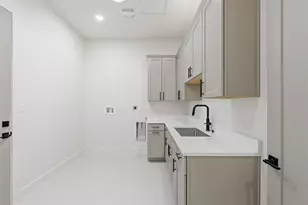 8115 Rockwood Ln, Austin, TX 78757 - Photo 24