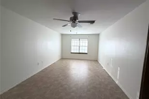 530A S Guadalupe St, Lockhart, TX 78644 - Photo 8