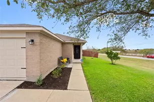 12201 Sky Harbor Dr, Del Valle, TX 78617 - Photo 4
