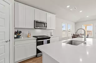 110 Greenspire Downs Dr, Hutto, TX 78634 - Photo 6