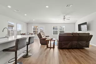 110 Greenspire Downs Dr, Hutto, TX 78634 - Photo 8