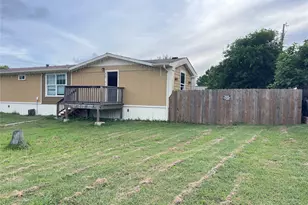 417 Lenora Dr, Taylor, TX 76574 - Photo 2