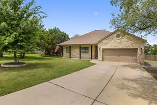 406 Strichen Dr, Briarcliff, TX 78669 - Photo 2