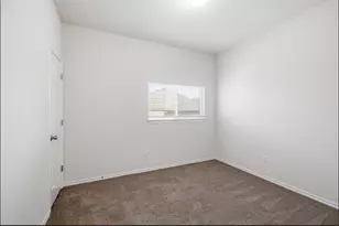 2105 Town Centre Dr, Round Rock, TX 78664 - Photo 18