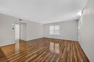 910 Duncan Ln, Austin, TX 78705 - Photo 6