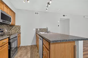910 Duncan Ln, Austin, TX 78705 - Photo 10