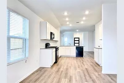 305 Milliner Loop, Hutto, TX 78634 - Photo 12