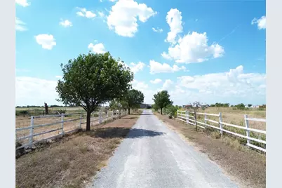 700 County Road 423 Road, Taylor, TX 76574 - Photo 2