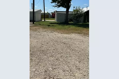 122 W Milam Avenue, Rockdale, TX 76567 - Photo 2