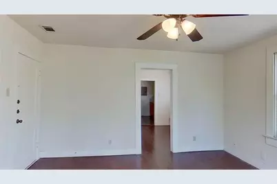 1607 S Austin Avenue #D, Georgetown, TX 78626 - Photo 8