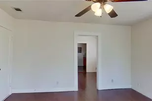 1607 S Austin Ave, Georgetown, TX 78626 - Photo 8
