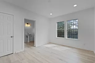 2703 E Cesar Chavez St, Austin, TX 78702 - Photo 14