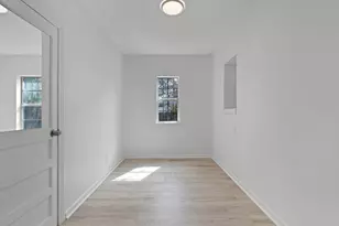 2703 E Cesar Chavez St, Austin, TX 78702 - Photo 16