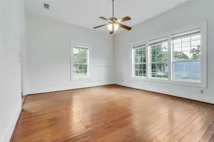 609 W 35th St, Austin, TX 78705 - Photo 2