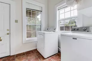 609 W 35th St, Austin, TX 78705 - Photo 22