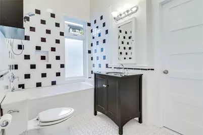 609 W 35th Street, Austin, TX 78705 - Photo 16