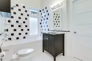 609 W 35th St, Austin, TX 78705 - Photo 16