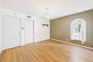 910 Duncan Ln, Austin, TX 78705 - Photo 8