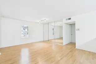 910 Duncan Ln, Austin, TX 78705 - Photo 14