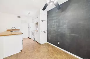 910 Duncan Ln, Austin, TX 78705 - Photo 16