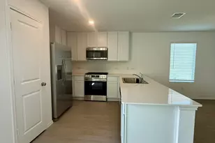 128 Ghost Stories Wy, Hutto, TX 78634 - Photo 6