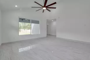 202 Washington St, Elgin, TX 78621 - Photo 10