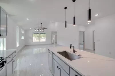 202 Washington Street, Elgin, TX 78621 - Photo 8
