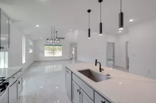 202 Washington St, Elgin, TX 78621 - Photo 8
