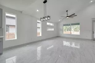 202 Washington St, Elgin, TX 78621 - Photo 10
