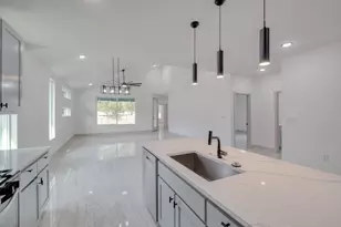 202 Washington St, Elgin, TX 78621 - Photo 8