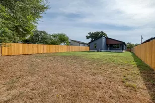 202 Washington St, Elgin, TX 78621 - Photo 26
