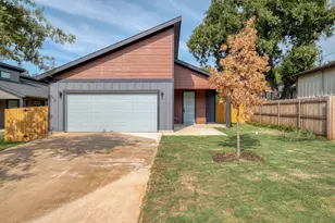 202 Washington St, Elgin, TX 78621 - Photo 2