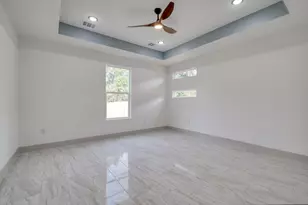 202 Washington St, Elgin, TX 78621 - Photo 12