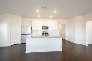 608 Double Vision Rd, Jarrell, TX 76537 - Photo 10