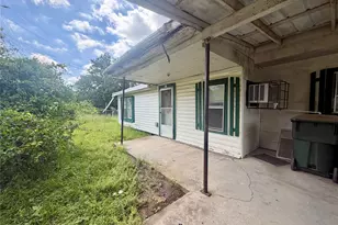 808 W Boundary St, Giddings, TX 78942 - Photo 20