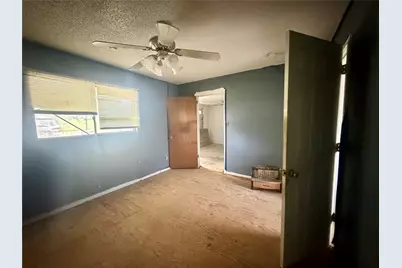 808 W Boundary Street, Giddings, TX 78942 - Photo 4